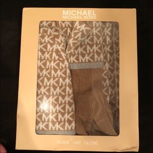 Mk gloves scarf and hat